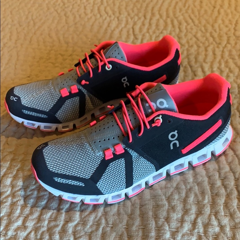 ON Cloud Running Shoes Size 9